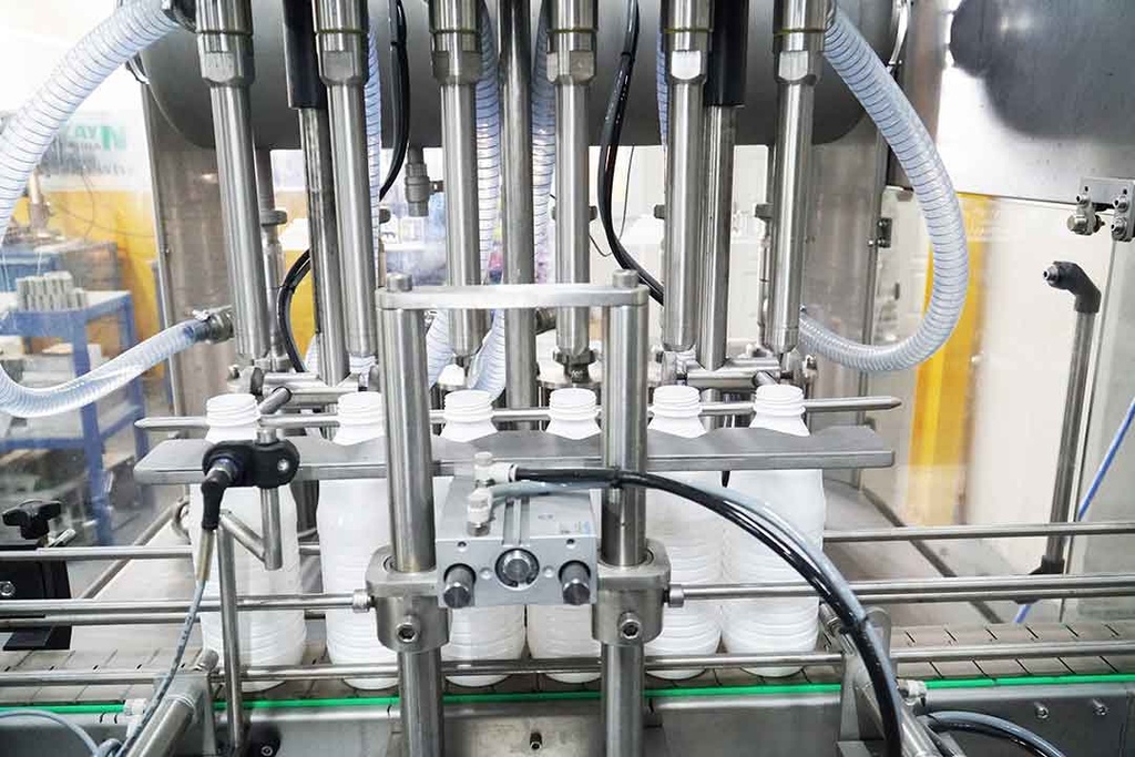 Bottle filling capping machine - jar filling and screwing labeling machine